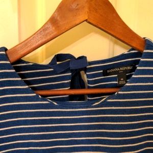 Banana Republic sleeveless shirt blouse.